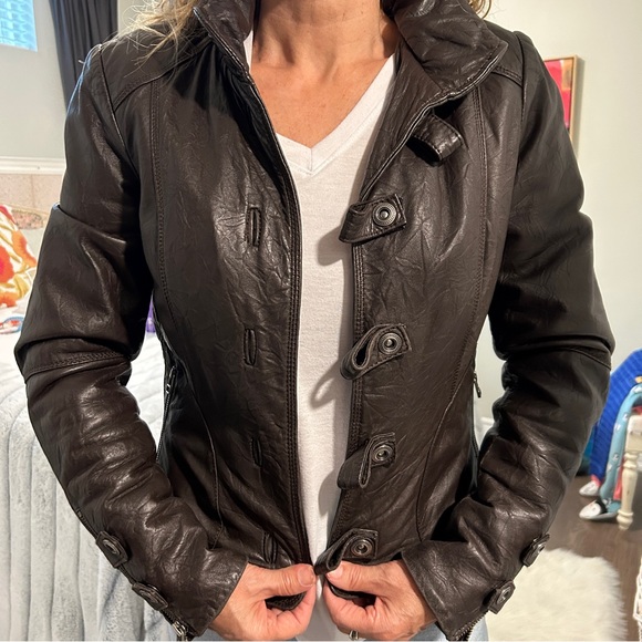 Women’s brown leather jacket from Danier - Picture 2 of 12